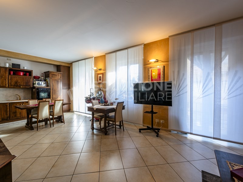 Quadrilocale in Vendita a Alzano Lombardo, 270'000€, 135 m², arredato