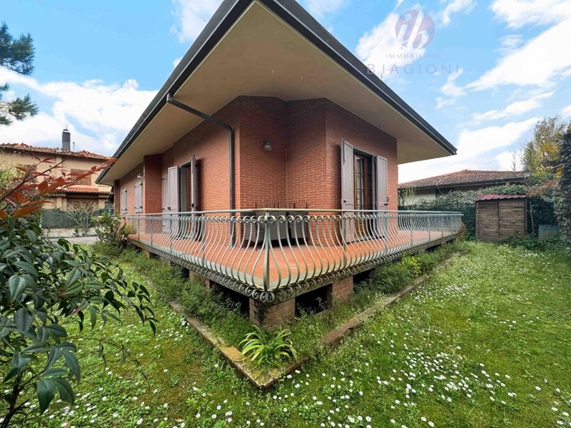 Casa Indipendente in Vendita a Forte dei Marmi, 1'900'000€, 194 m², arredato
