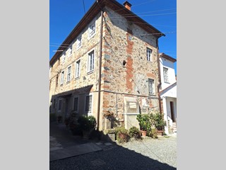 Casa Indipendente in Vendita a Capannori, zona San Ginese, 175'000€, 220 m²