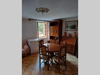 Quadrilocale in Vendita a Carrara, zona Gragnana, 80'000€, 80 m², arredato