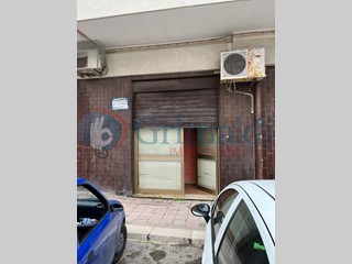 Negozio in Vendita a Trani, 45'000€, 51 m²