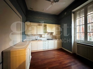 Villa in Vendita a Brescia, 445'000€, 292 m²