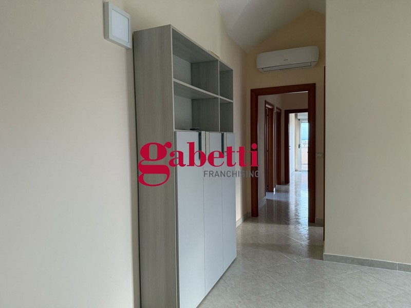 Attico in Vendita a San Nicola la Strada, 140'000€, 100 m²