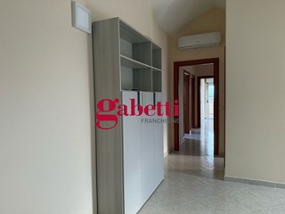 Attico in Vendita a San Nicola la Strada, 140'000€, 100 m²