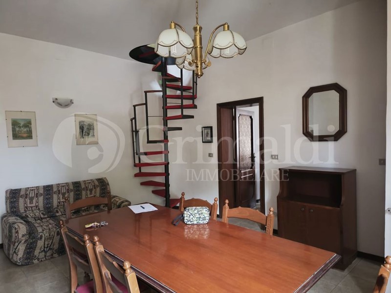 Quadrilocale in Vendita a Belvedere Ostrense, 60'000€, 76 m², arredato