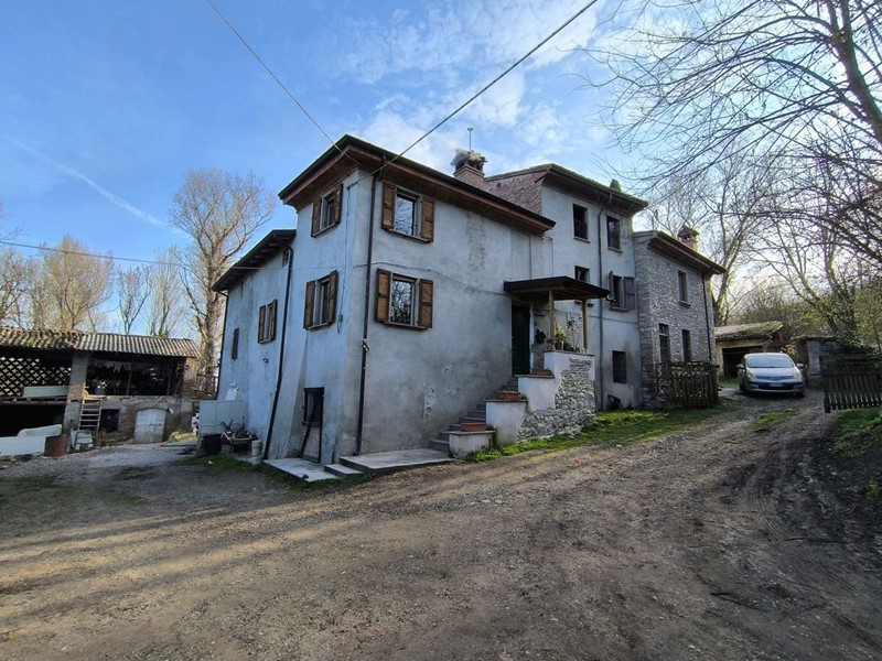 Casale in Vendita a Lugagnano Val d'Arda, 40'000€, 109 m², arredato