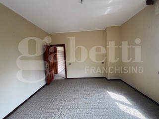 Ufficio in Vendita a Gandosso, 1100 m²