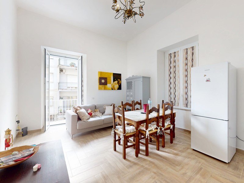 Bilocale in Vendita a Napoli, 150'000€, 64 m²