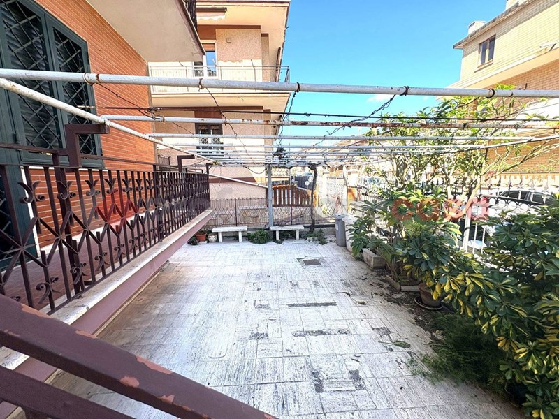 Quadrilocale in Vendita a Guidonia Montecelio, 180'000€, 120 m²
