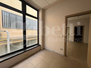 Ufficio in Vendita a Castenaso, 127'600€, 158 m²