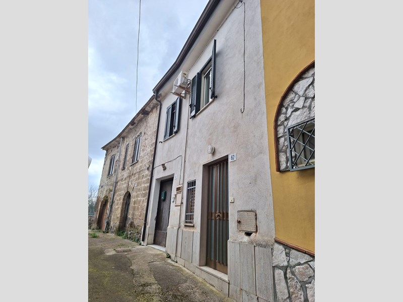 Casa Indipendente in Vendita a Roccamonfina, zona Tavola, 35'000€, 152 m², arredato
