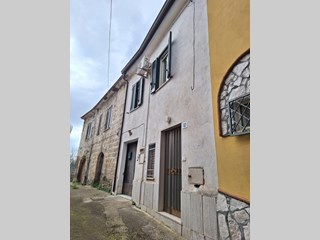 Casa Indipendente in Vendita a Roccamonfina, zona Tavola, 35'000€, 152 m², arredato
