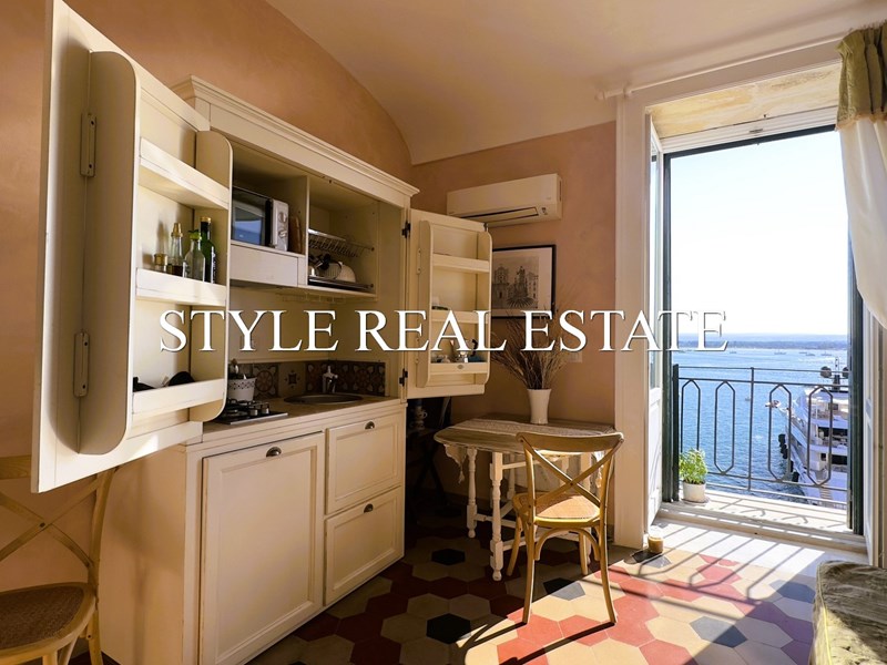 Appartamento in Vendita a Siracusa, zona Ortigia, 1'100'000&euro;, 164 m²