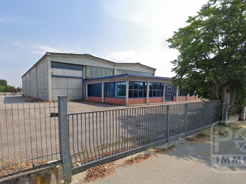 Capannone in Vendita a Volongo, 1'000'000€, 3000 m²