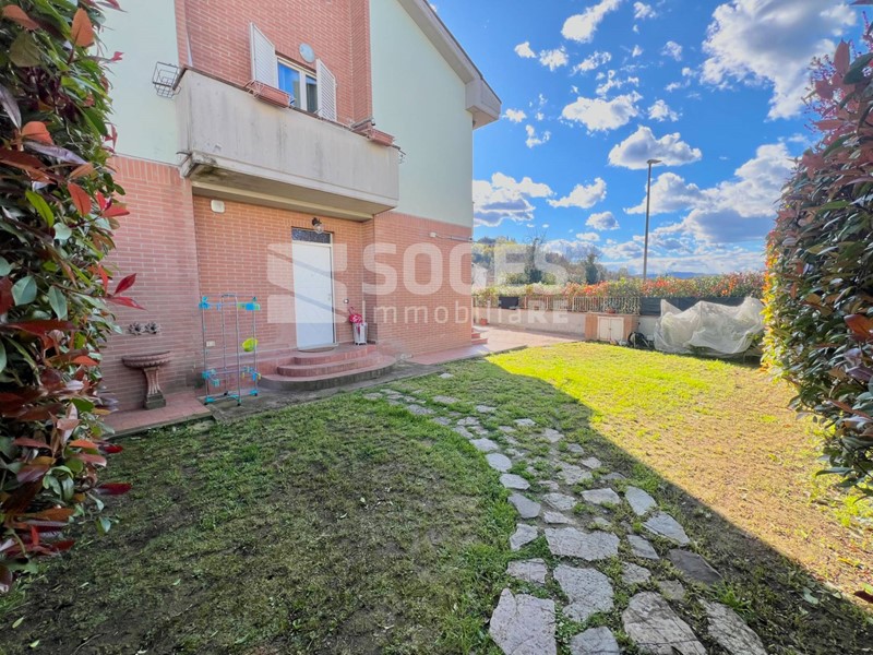 Appartamento in Vendita a Montevarchi, zona Levanella, 240'000€, 125 m²