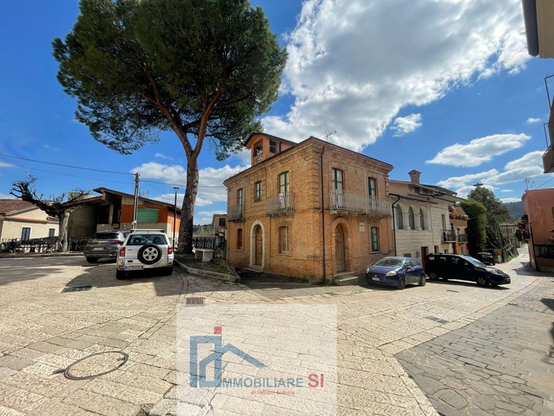Casa Semi Indipendente in Vendita a Sant'Angelo a Cupolo, 93'000€, 200 m²