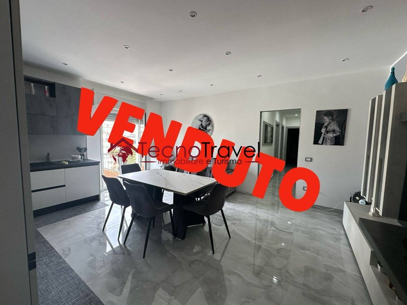 Trilocale in Vendita a Casavatore, zona Centro, 140'000€, 75 m²