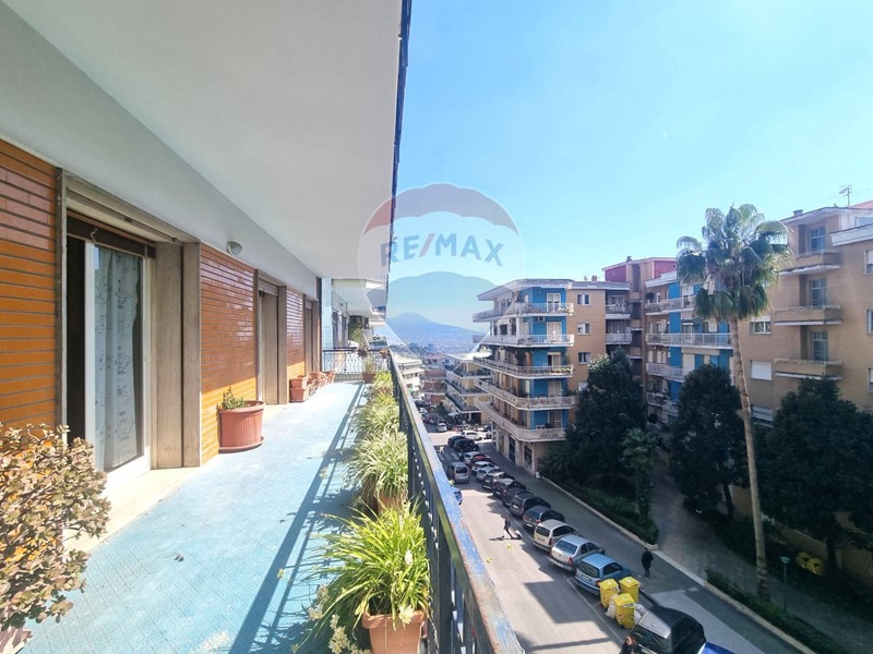 Appartamento in Vendita a Napoli, zona San Carlo Arena, 695'000€, 210 m²