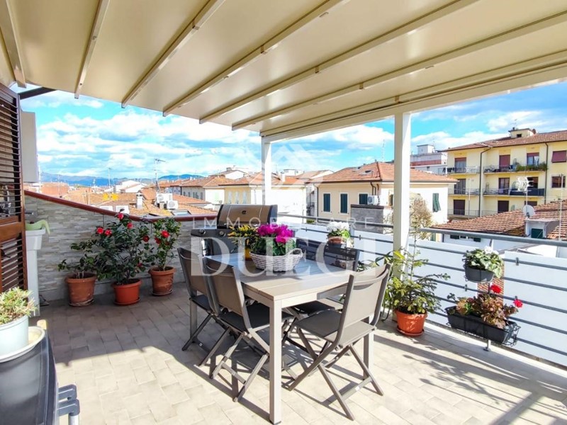 Attico in Vendita a Viareggio, 570'000€, 200 m²