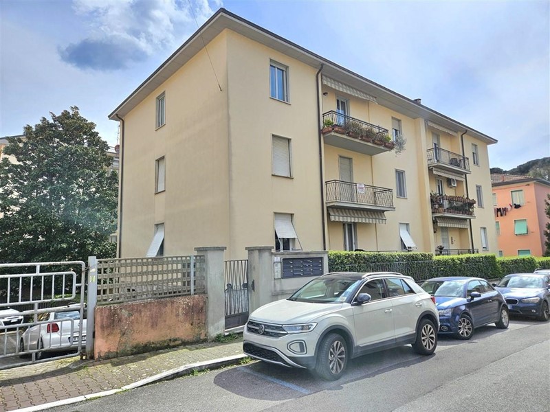 Appartamento in Vendita a Massa, 190'000€, 100 m², arredato, con Box