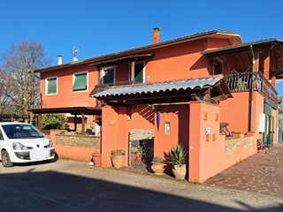 Casa Indipendente in Vendita a Capannori, zona Camigliano, 550'000€, 136 m²