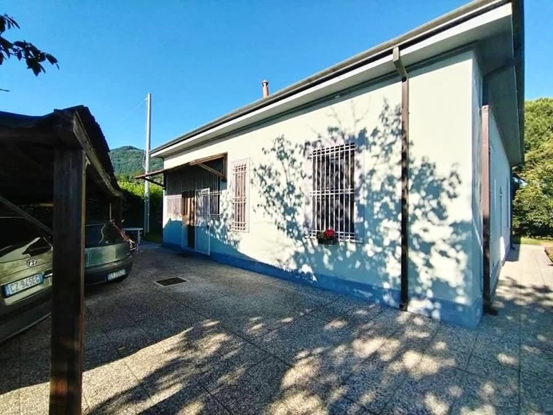 Casa Indipendente in Vendita a Carrara, zona Fossone, 319'000€, 250 m²