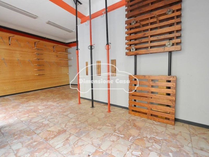Immobile commerciale in Vendita a Lucca, 85'000€, 40 m²