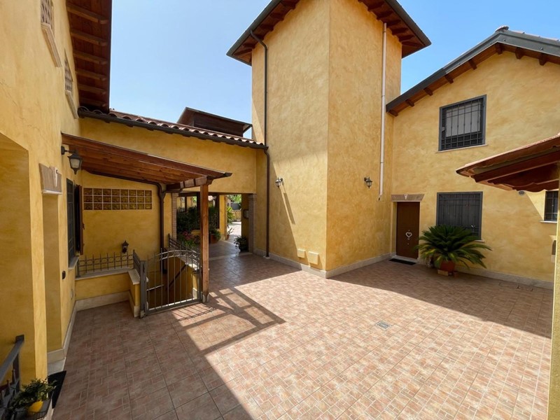 Trilocale in Vendita a Roma, zona Capannelle, 275'000€, 70 m²