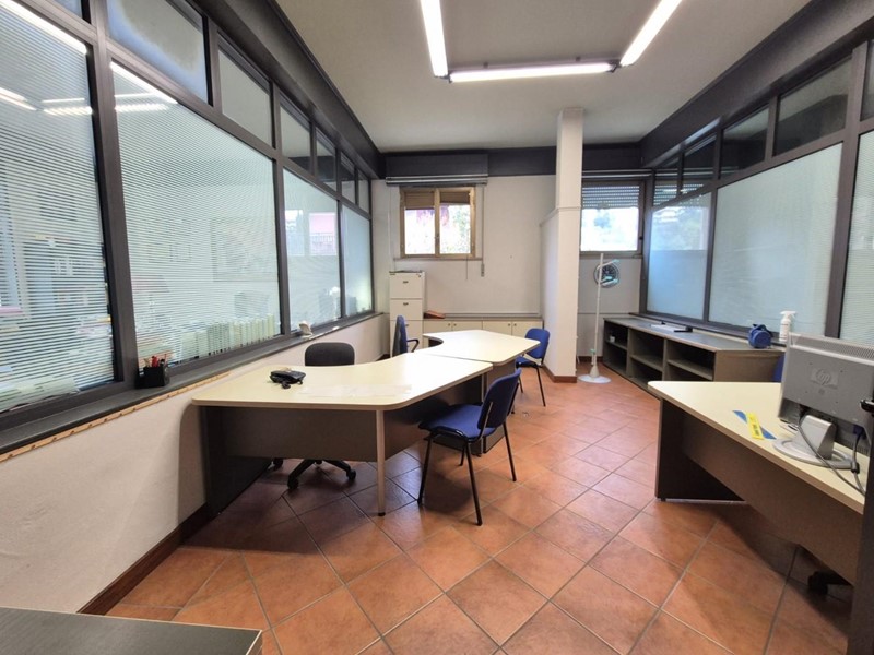 Ufficio in Affitto a Pontedera, 420€, 16 m²