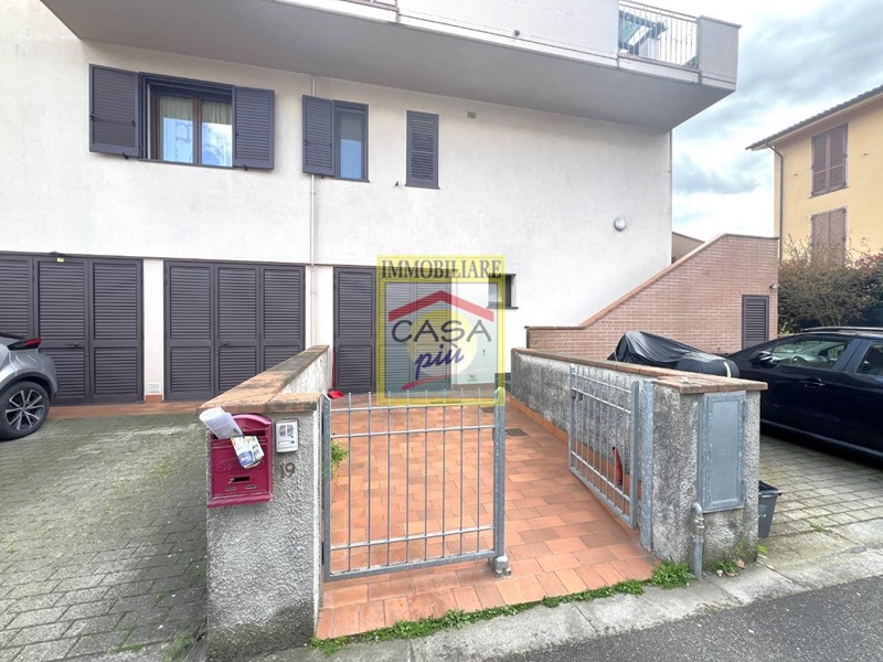 Trilocale in Vendita a Calcinaia, zona Fornacette, 158'000€, 69 m², con Box