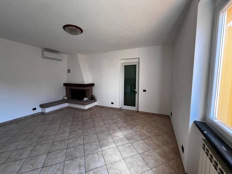 Villetta a schiera in Vendita a Castelnuovo Magra, zona Palvotrisia, 390'000€, 170 m²