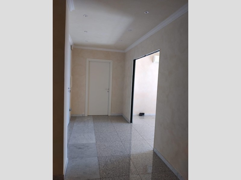 Ufficio in Affitto a Santa Croce sull'Arno, 700€, 90 m²