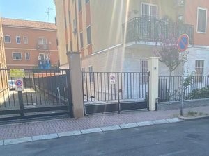 Magazzino in Affitto a Rozzano, 400€, 130 m²