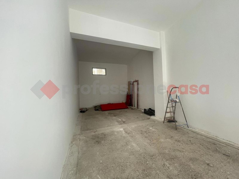 Negozio in Affitto a Tivoli, 700&euro;, 35 m²