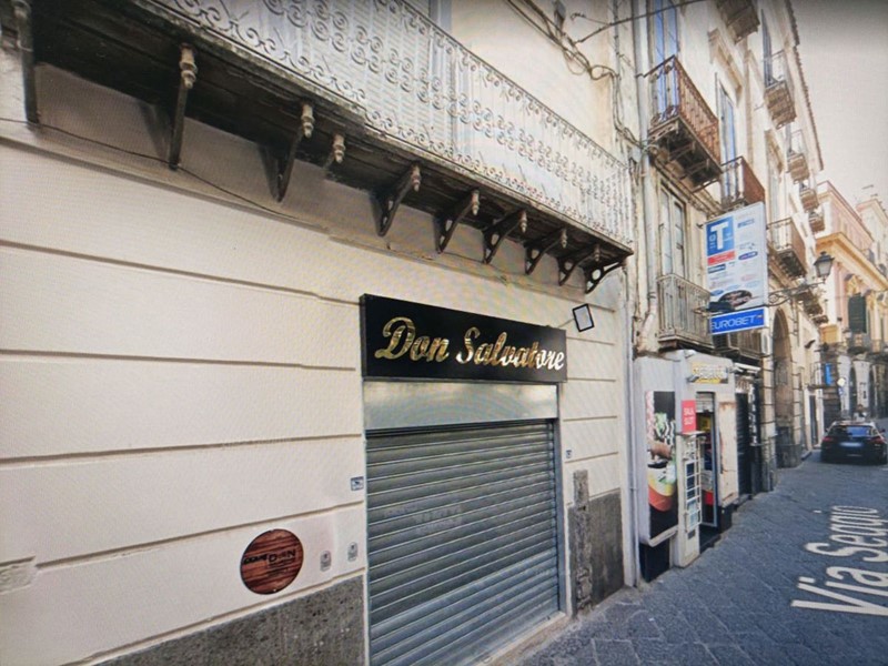 Negozio in Affitto a Aversa, 1'300&euro;, 150 m²