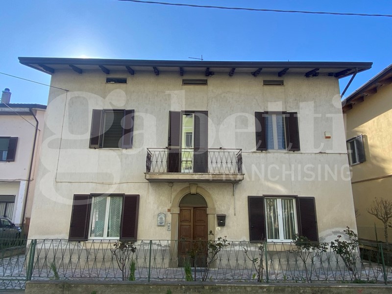 Casa Indipendente in Vendita a Assisi, 209'000€, 300 m²