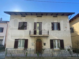 Casa Indipendente in Vendita a Assisi, 209'000€, 300 m²