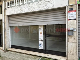 Negozio in Affitto a Manduria, 480€, 50 m²