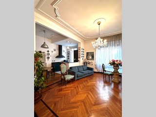 Trilocale in Vendita a Genova, zona Albaro, 298'000€, 94 m², arredato