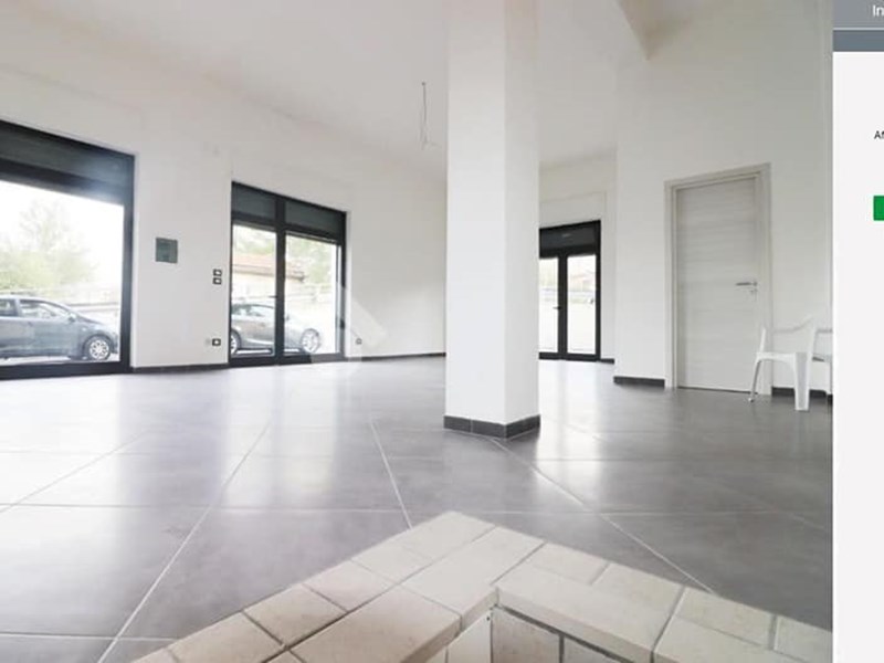 Negozio in Vendita a Fisciano, zona Lanciusi, 124'500€, 118 m²