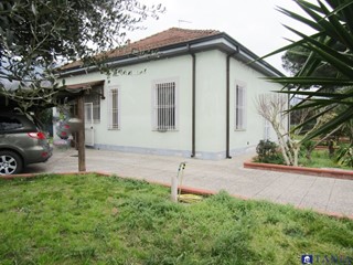 Casa Indipendente in Vendita a Carrara, 295'000€, 180 m²