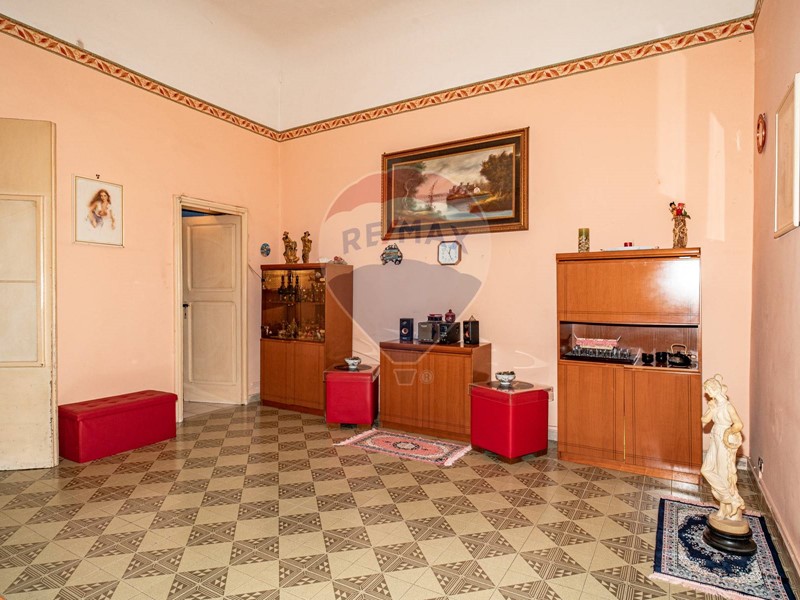 Appartamento in Vendita a Catania, zona Via Etnea - via Umberto, 109'000€, 112 m²