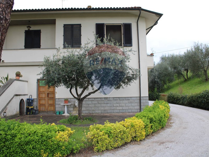 Casa Semi Indipendente in Vendita a Empoli, zona Sant'Andrea, 330'000€, 390 m²
