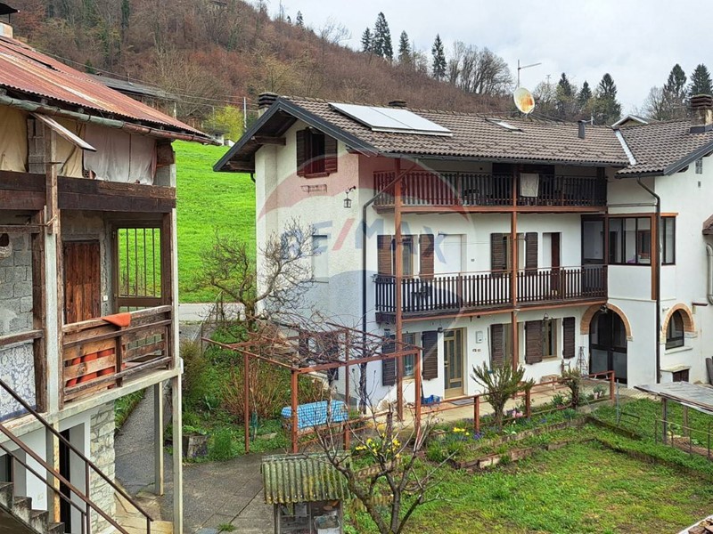 Casa Indipendente in Vendita a Lamon, zona Ciess, 215'000€, 277 m², arredato