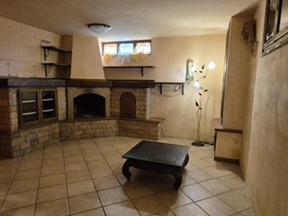 Casa Indipendente in Vendita a Camaiore, zona Capezzano Pianore, 370'000&euro;, 160 m²