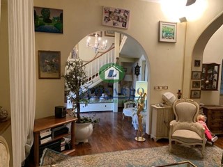 Casa Indipendente in Vendita a Montecatini Terme, 310'000€, 200 m²