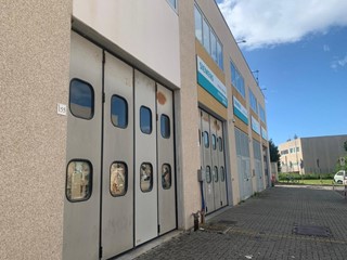 Capannone in Affitto a Livorno, 2'000€, 409 m²