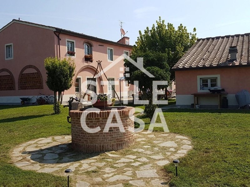 Casale in Vendita a Altopascio, zona Le Spianate, 1'350'000€, 600 m², arredato