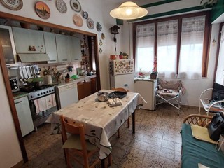 Appartamento in Vendita a Empoli, 230'000€, 107 m², con Box