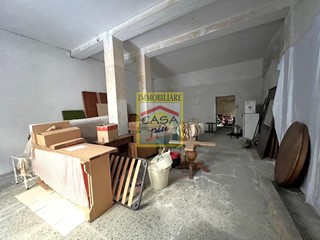 Laboratorio in Vendita a Cascina, 60'000€, 150 m²